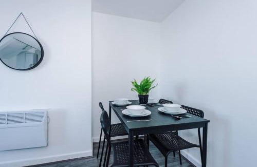 Bootle Apartment | Beautiful apartment tres - free public parking