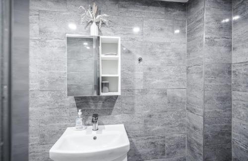 Bootle Apartment | Beautiful Apartment una - free public parking