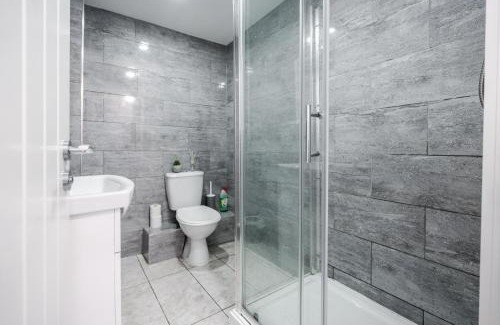 Bootle Apartment | Beautiful Apartment una - free public parking