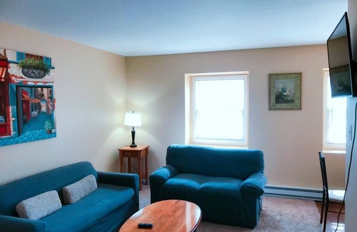 Downtown Greensboro Apartment | Beautiful apartment in Historic Downtown area, perfect for long term stays