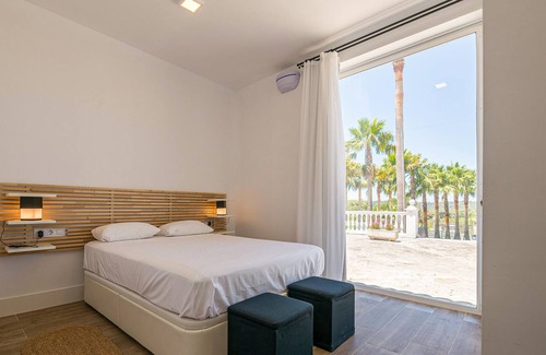 Brena y Marismas de Barbate Natural Park Apartment | Beautiful apartment with outdoor pool, located very close to beautiful nature and only 3 km from the