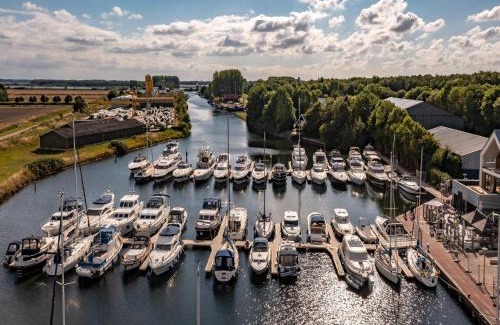 Kamperland Apartment | Beautiful apartment with beautiful views of the lively marina