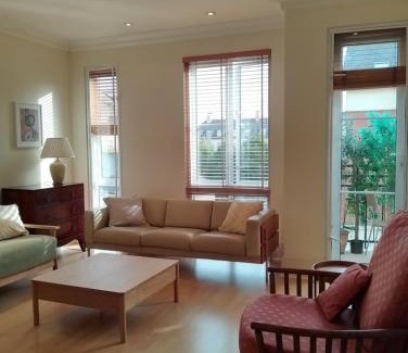 Mortlake Apartment | Beautiful apartment with underground parking, balcony in Kew, Richmond London