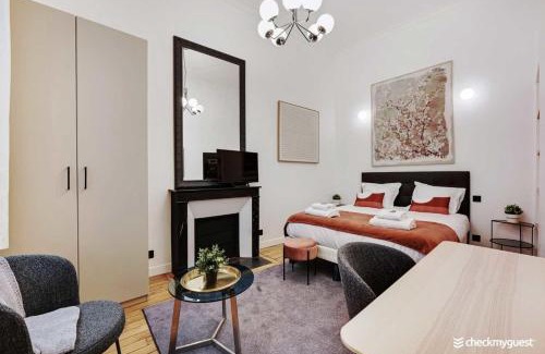 Quartier de l'Ecole-Militaire Apartment | Beautiful Apt -1BR-4P- Tour Eiffel - Invalides