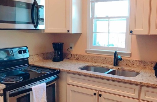 Downtown Greensboro Apartment | Beautiful apt Downtown perfect for long term stays