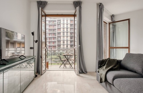 Ponte Seveso Apartment | Beautiful apt with 2 balconies