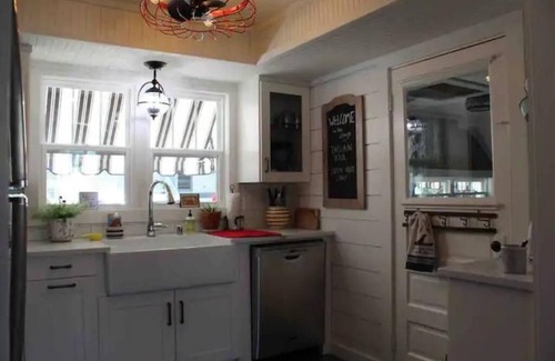 Delavan Lake Cottage | Beautiful Assembly Park Lakeside Getaway on Delavan Lake