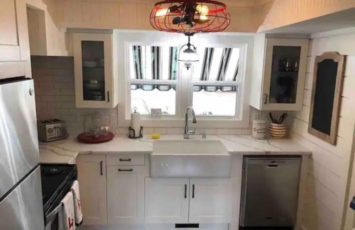 Delavan Lake Cottage | Beautiful Assembly Park Lakeside Getaway on Delavan Lake