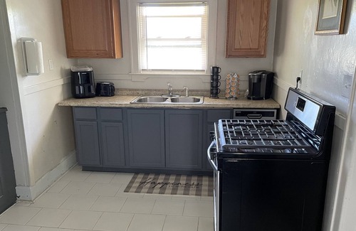 New Center Detroit Apartment | Beautiful attractive comfortable apartment 5min from downtown
