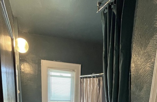 New Center Detroit Apartment | Beautiful attractive comfortable apartment 5min from downtown