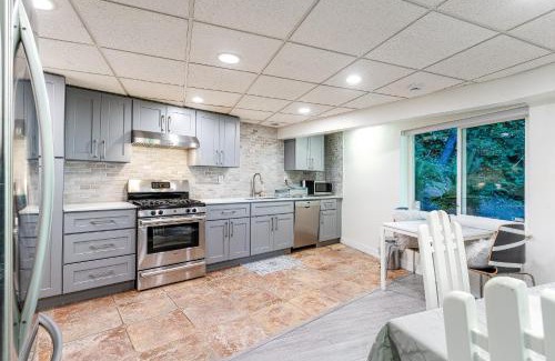 Canyon Heights House | Beautiful Autumn Getaway in Scenic North Vancouver