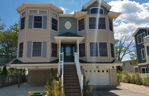 Beach Haven Terrace House | Beautiful Beach Haven Terrace Home - Close to Beach, Bay and Restaurants!