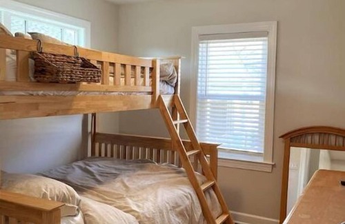 Town Bank House | Beautiful Bahía Breeze with Linens