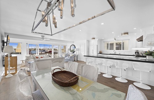 Balboa Island House | Beautiful Balboa Island Bayfront Beach House
