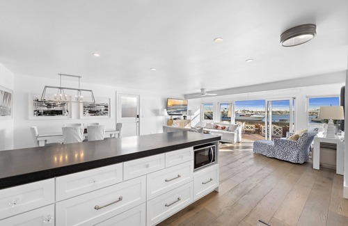 Balboa Island House | Beautiful Balboa Island Bayfront Beach House