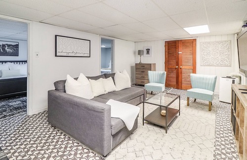 Lawrenceville House | Beautiful Basement apartment in the Heart of Gwinnett Ga