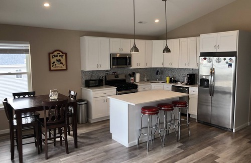 Green Creek Condo | Beautiful Bayfront Duplex with Boat Slip