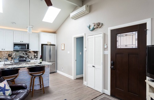 Crown Point Cottage | Beautiful Bayfront Casita, Parking, A/C, Patio, BBQ