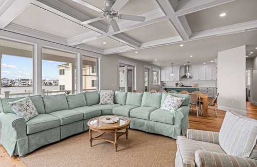 Ship Bottom House | Beautiful Bayfront w/Heated Pool & Dock. 6 Bedrooms, all w/Ensuite Bathrooms.
