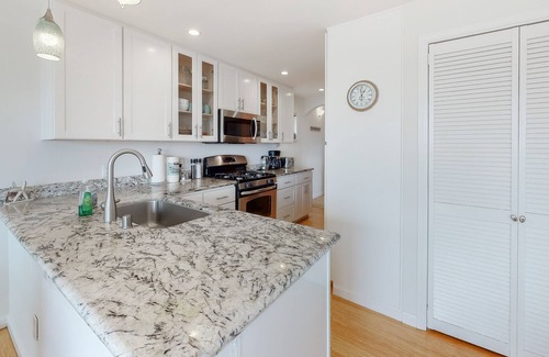 Old Town Cottage | Beautiful Bayside Home Steps From the Water w/Free WiFi, Deck, & Private Hot Tub