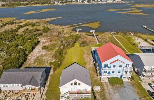 Sneads Ferry House | Beautiful beach and bayfront house