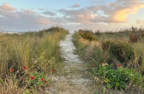 Sneads Ferry House | Beautiful beach and bayfront house