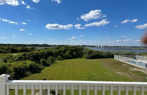 Sneads Ferry House | Beautiful beach and bayfront house
