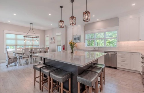 Town Bank House | Beautiful Beach Block with Pool - 4 Bed/3.5 Bath
