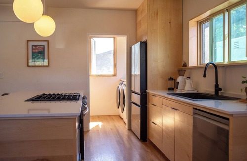 Ventura House | Beautiful Beach Bungalow