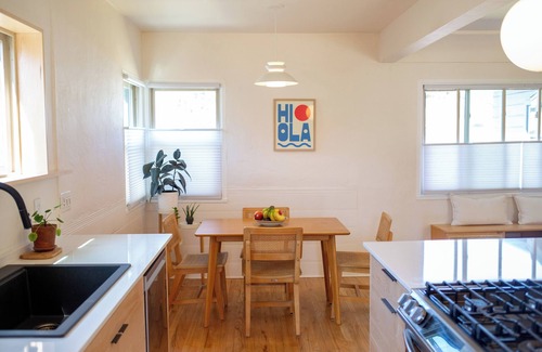 Ventura House | Beautiful Beach Bungalow