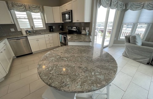 North End House | Beautiful Beach Front - 3 BR 3 Bath
