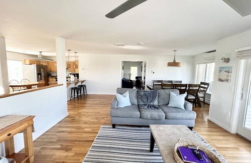 Point Judith House | Beautiful Beach House with Breathtaking Water Views! Short Walk to Restaurants