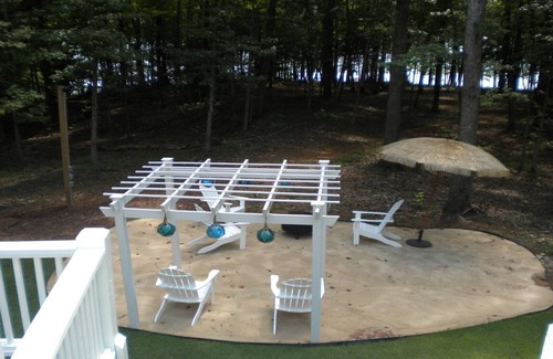 Gumlog House | BEAUTIFUL BEACH HOUSE ON LAKE HARTWELL ONLY 300 YARDS FROM TUGALOO STATE PARK
