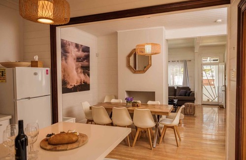 Kiama House | Beautiful beach house sleeping up to 8 people - 2 minutes from beach