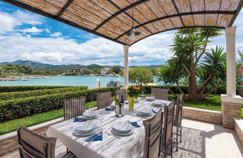 Loviste Villa | Beautiful beachfront Villa with swimming pool!