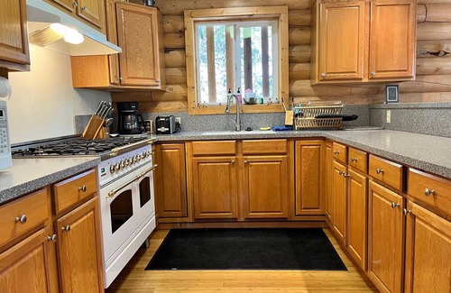 Arnold Cabin | Beautiful Bear Valley Real Log Cabin - 2 Big Balconies - Outdoor/Indoor Dining