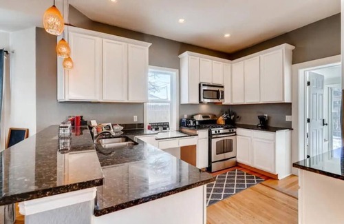 Berkeley House | Beautiful, BIG, Bungalow! Near DT! All the Extras!