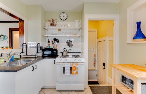 Ericsson House | Beautiful Boho Bungalow walk 2 Lake, Beach, Restaurants
