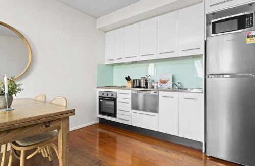 Bondi Beach Apartment | Beautiful Bondi 1-Bed Apartment Meters from Beach