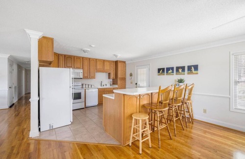 Piney Flats House | Beautiful Boone Lake Views for 8