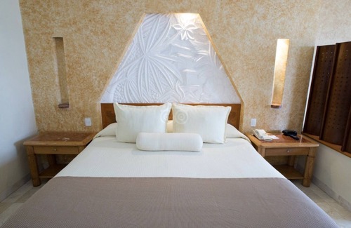 Playacar Fase I Resort | Beautiful Boutique Property Beachfront in Playacar!