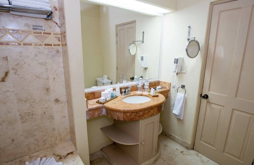 Playacar Fase I Resort | Beautiful Boutique Property Beachfront in Playacar!
