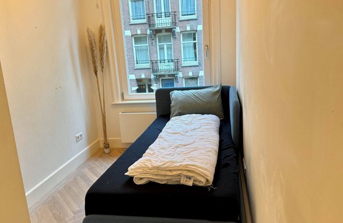 Amsterdam East Apartment | Beautiful, bright and quiet apartment close to the heart of Amsterdam. 2 slpkmrs.