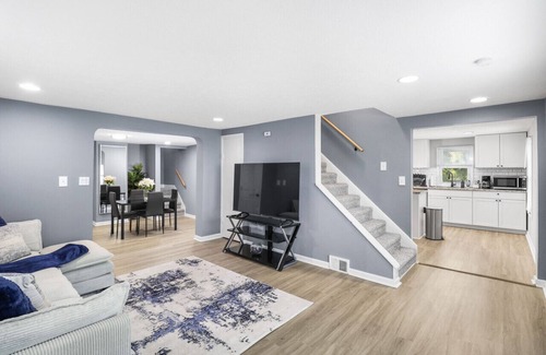 Brook Park House | Beautiful Brookpark House: Large home, Self Check-In near IX Center & CLE Airport