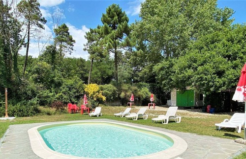 Capraia e Limite House | Beautiful bungalow with shared pool