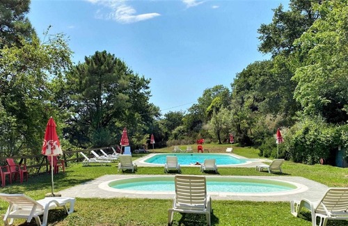 Capraia e Limite House | Beautiful bungalow with shared pool