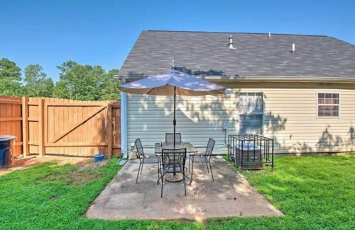 Ellenwood House | Beautiful Bungalow 15min from the Airport! 3bdrms-3updated bath