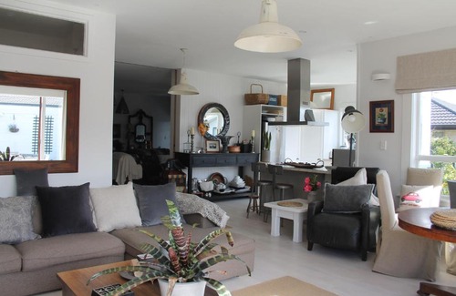 Blenheim House | Beautiful Bungalow CBD
