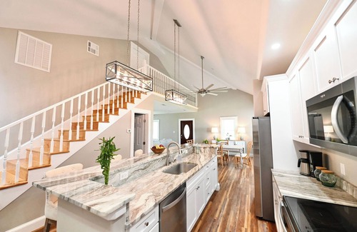 Morehead City House | Beautiful Bunglow, just a short walk from the Morehead City waterfront!