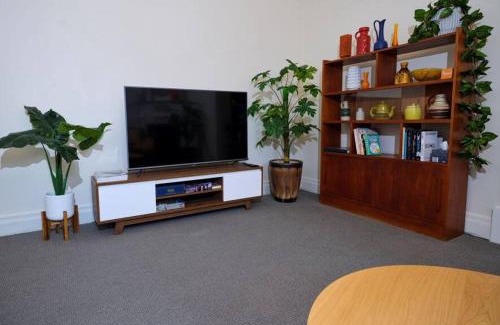 Norwood Apartment | Beautiful Cottage in cosmopolitan Norwood